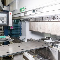 Meteor Umformtechnik Feinschneidteile Biegeteile Baugruppen Schleifen Bürsten